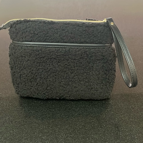 (1 NEW) SHERPA Wristlet w/Pockets & (1) Smaller Wristlet w/Zip Pockets - Picture 2 of 7